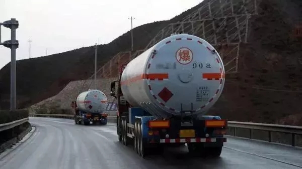 運費翻倍暴漲！四大運輸新規正式實施，貨車上高速成“奢侈品”？